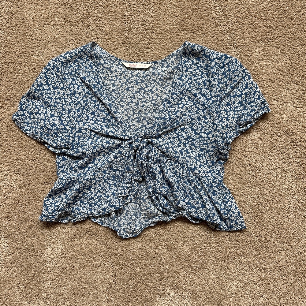 Romwe Tied Blue and White Crop Top